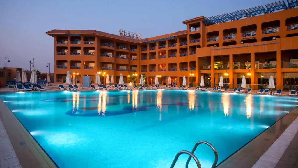 الفندق كانكون بيتش ريزورت - العين السخنة